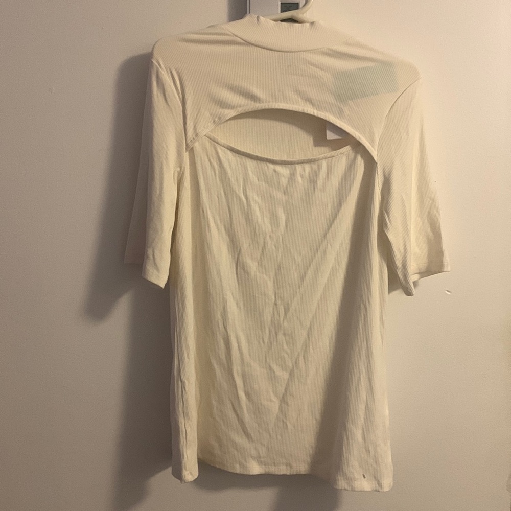 Ribbed tee with front slit